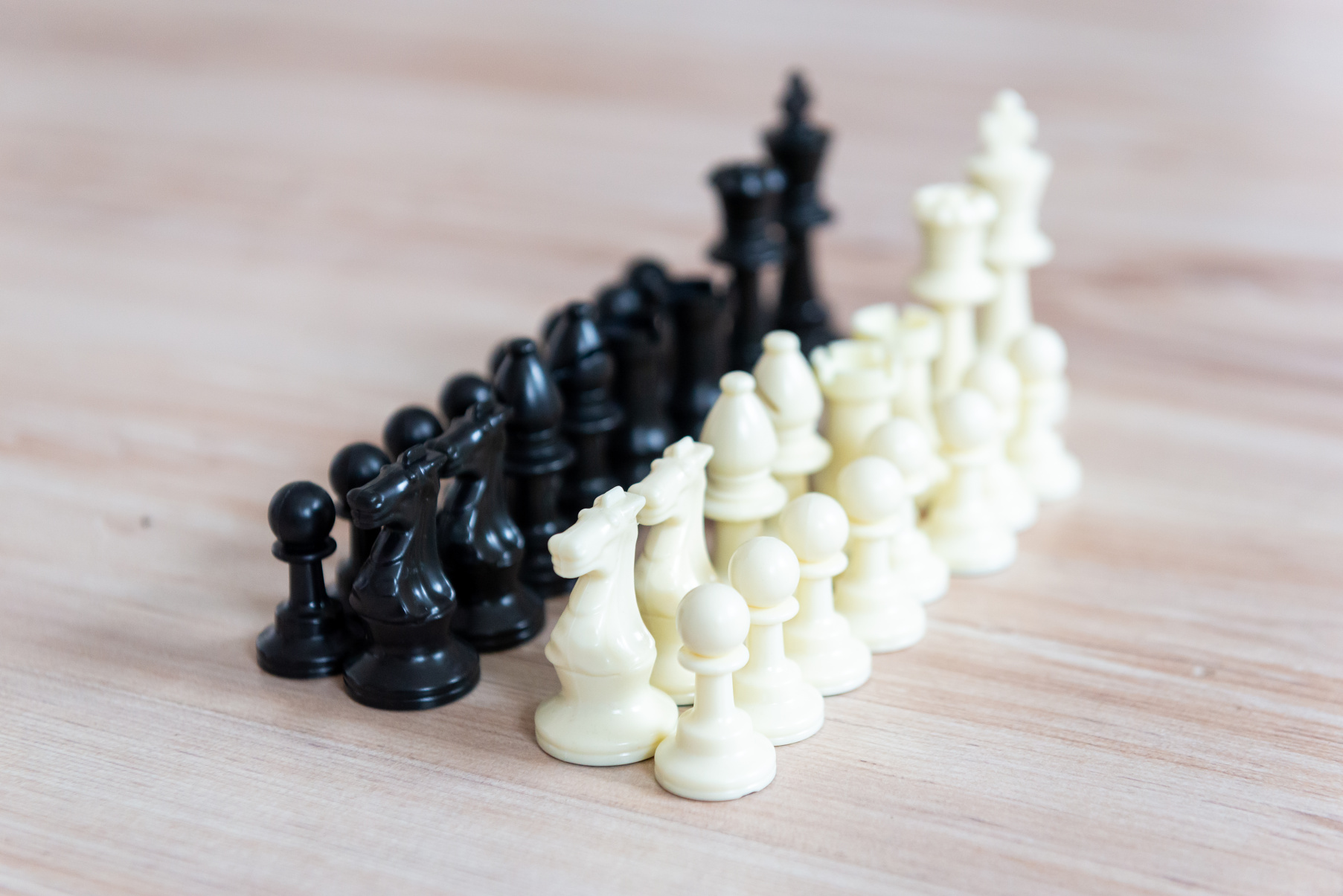 Šachové figúrky Staunton stredné