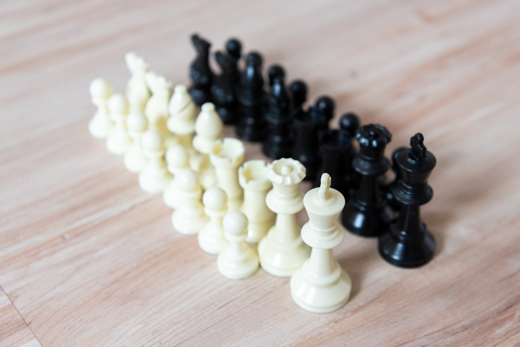 Šachové figúrky Staunton stredné