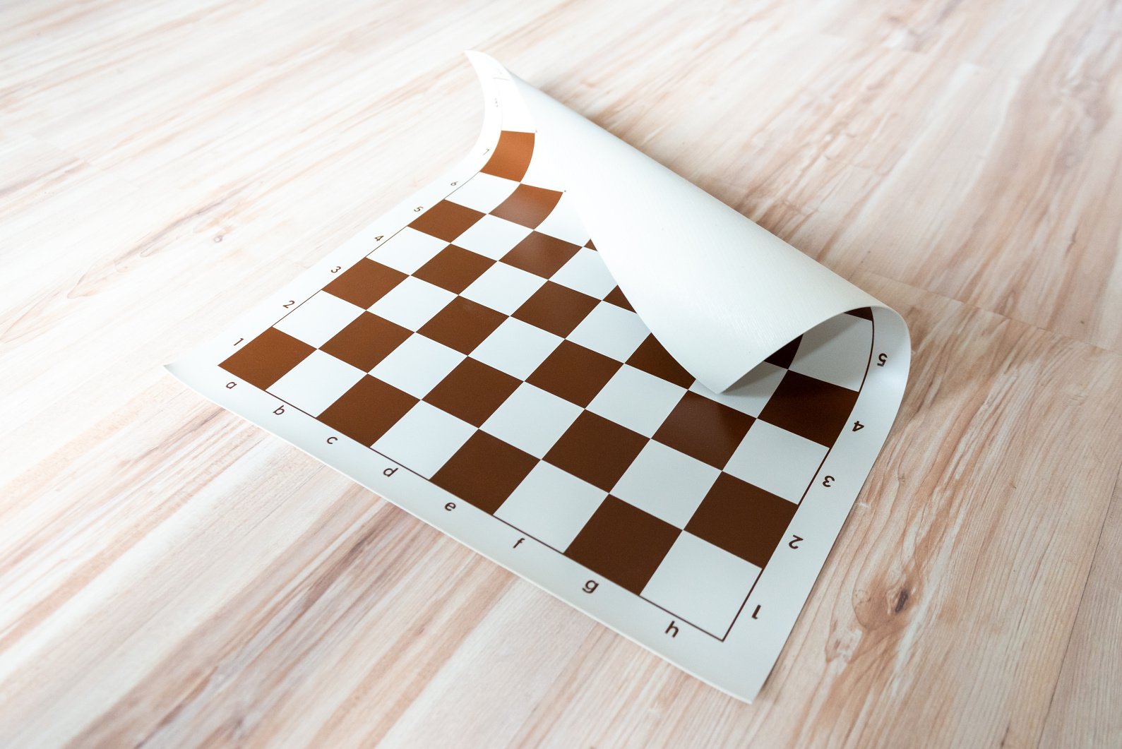 Rolovacia šachovnica hnedá
