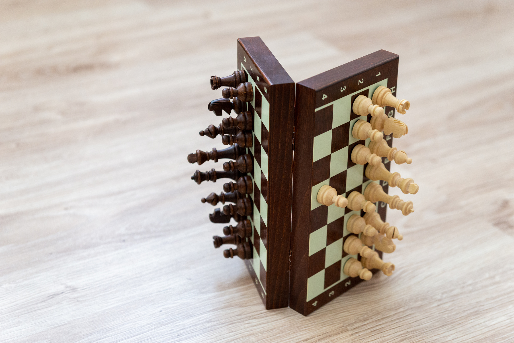 Magnetické drevené šachy Mini