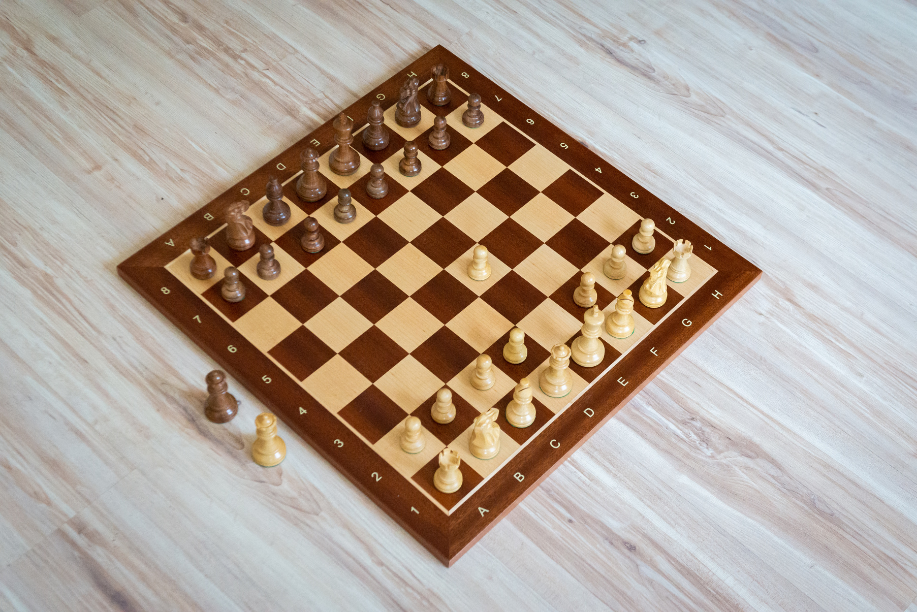 Drevená šachová súprava KLASIK s javorovou šachovnicou MAXI