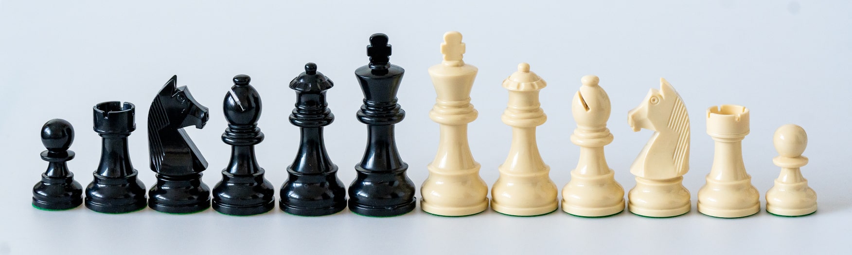 Šachové figúrky Staunton krémové