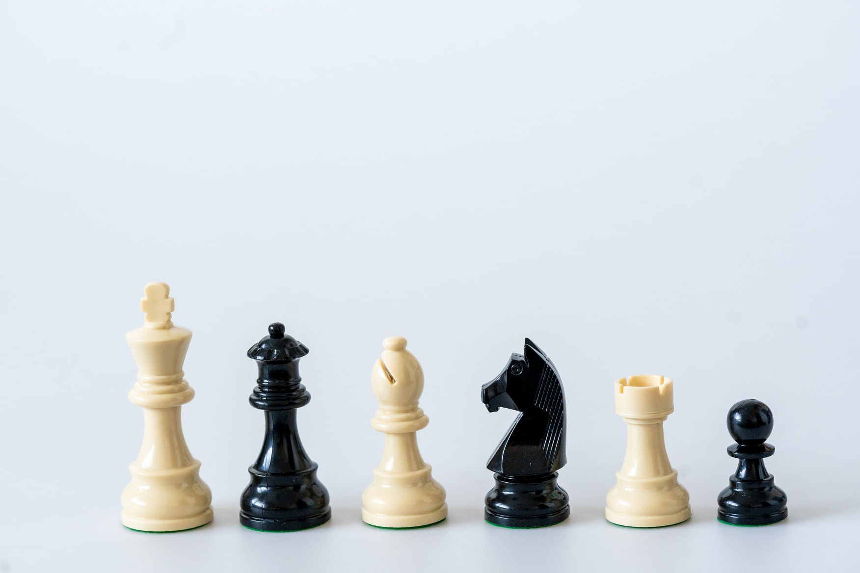 Šachové figúrky Staunton krémové