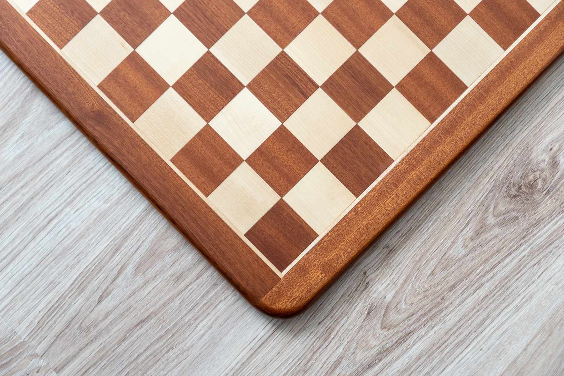 Palisandrová a javorová šachovnica