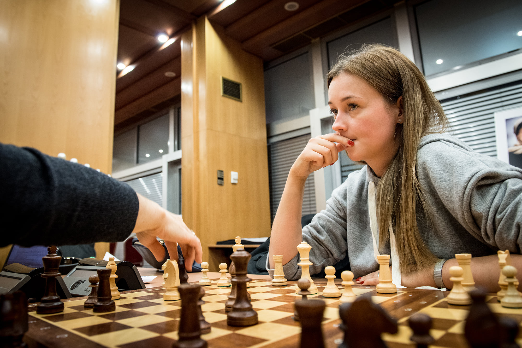 Drevená šachová súprava STAUNTON KLASIK HNEDÁ