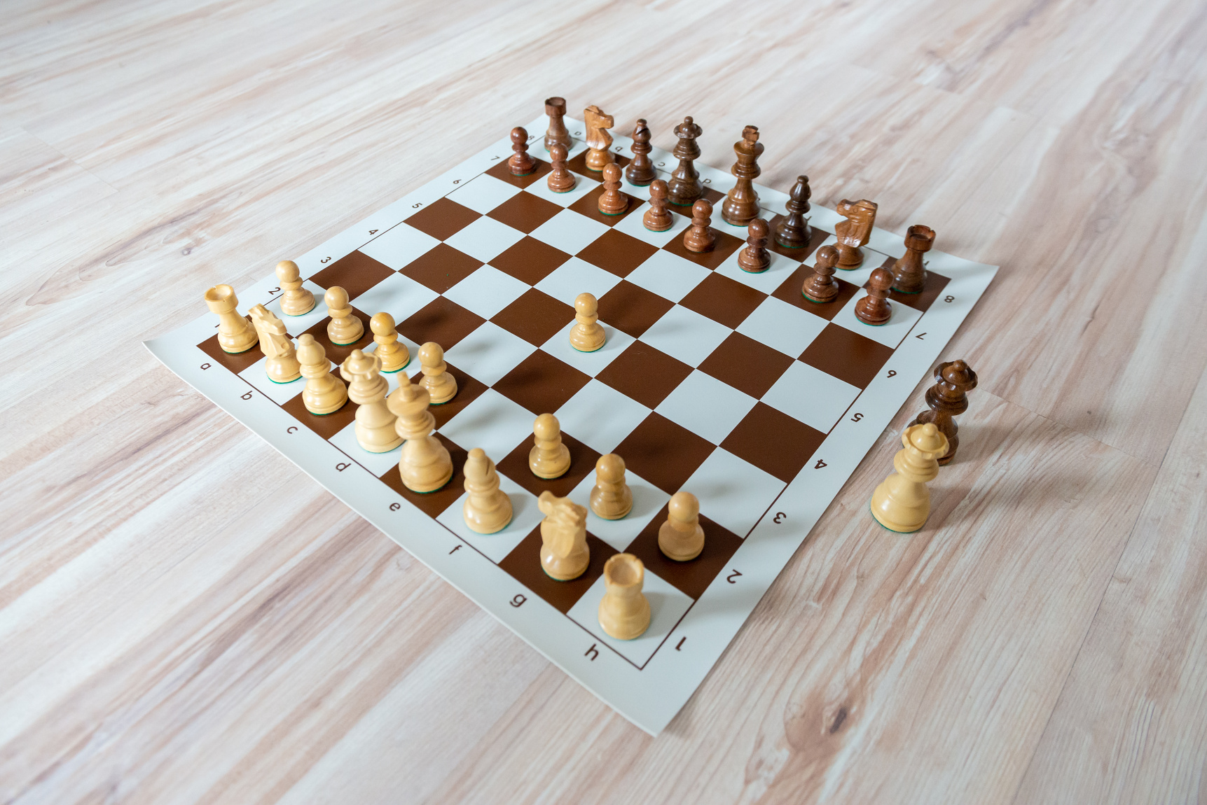 Šachová súprava Francúzsky agát – hnedá