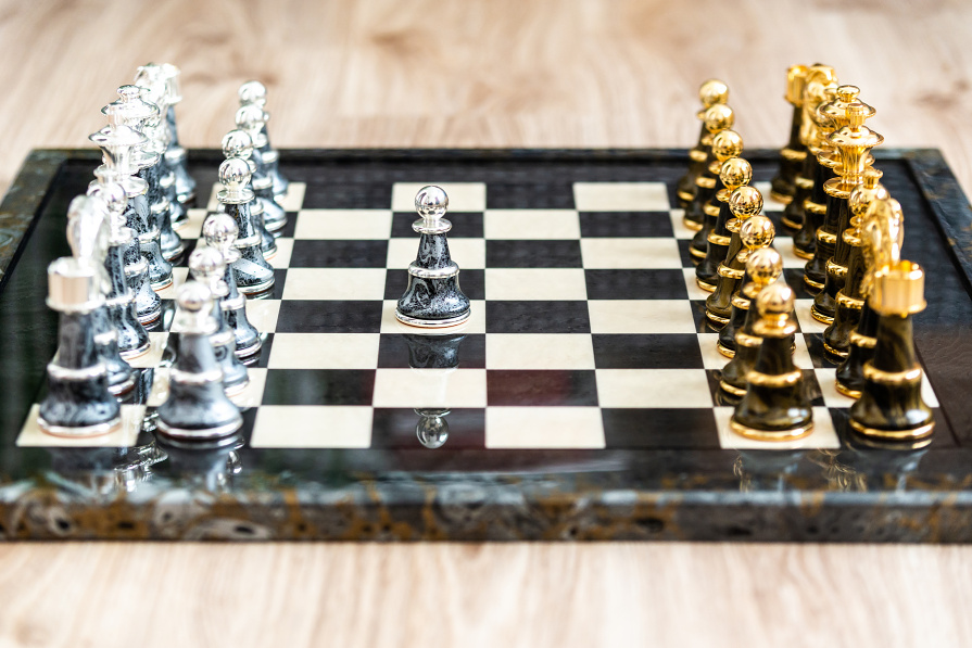 Luxusná šachová súprava Staunton Fantasy s briárovou šachovnicou