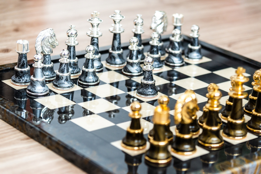 Luxusná šachová súprava Staunton Fantasy s briárovou šachovnicou