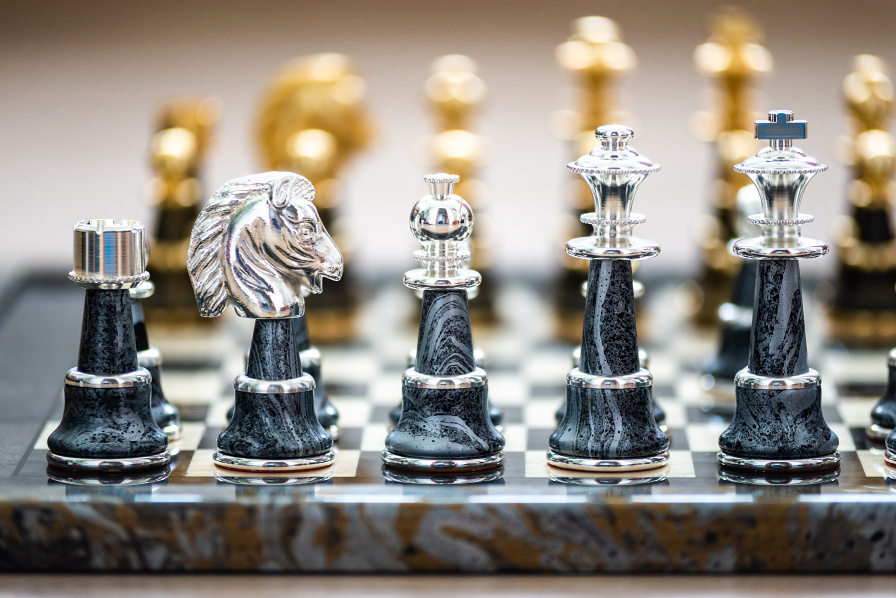 Luxusná šachová súprava Staunton Fantasy s briárovou šachovnicou