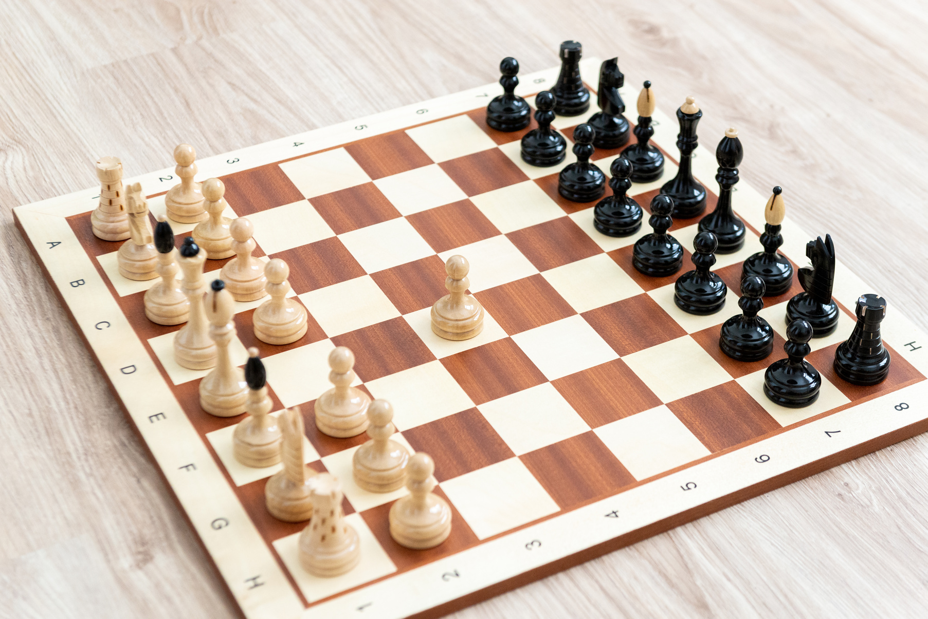 Česká klubovka Original s mahagónovou šachovnicou