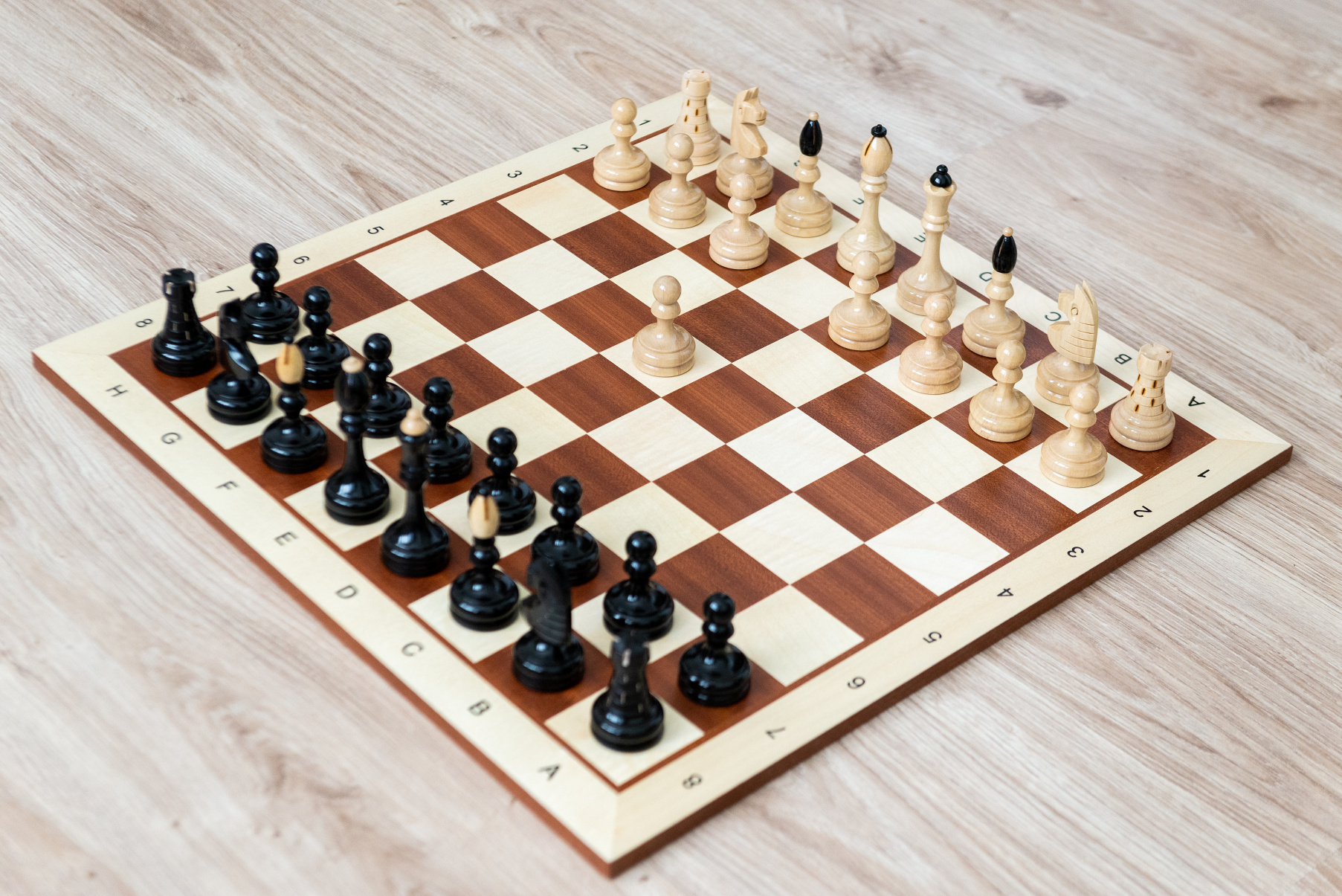 Česká klubovka Original s mahagónovou šachovnicou