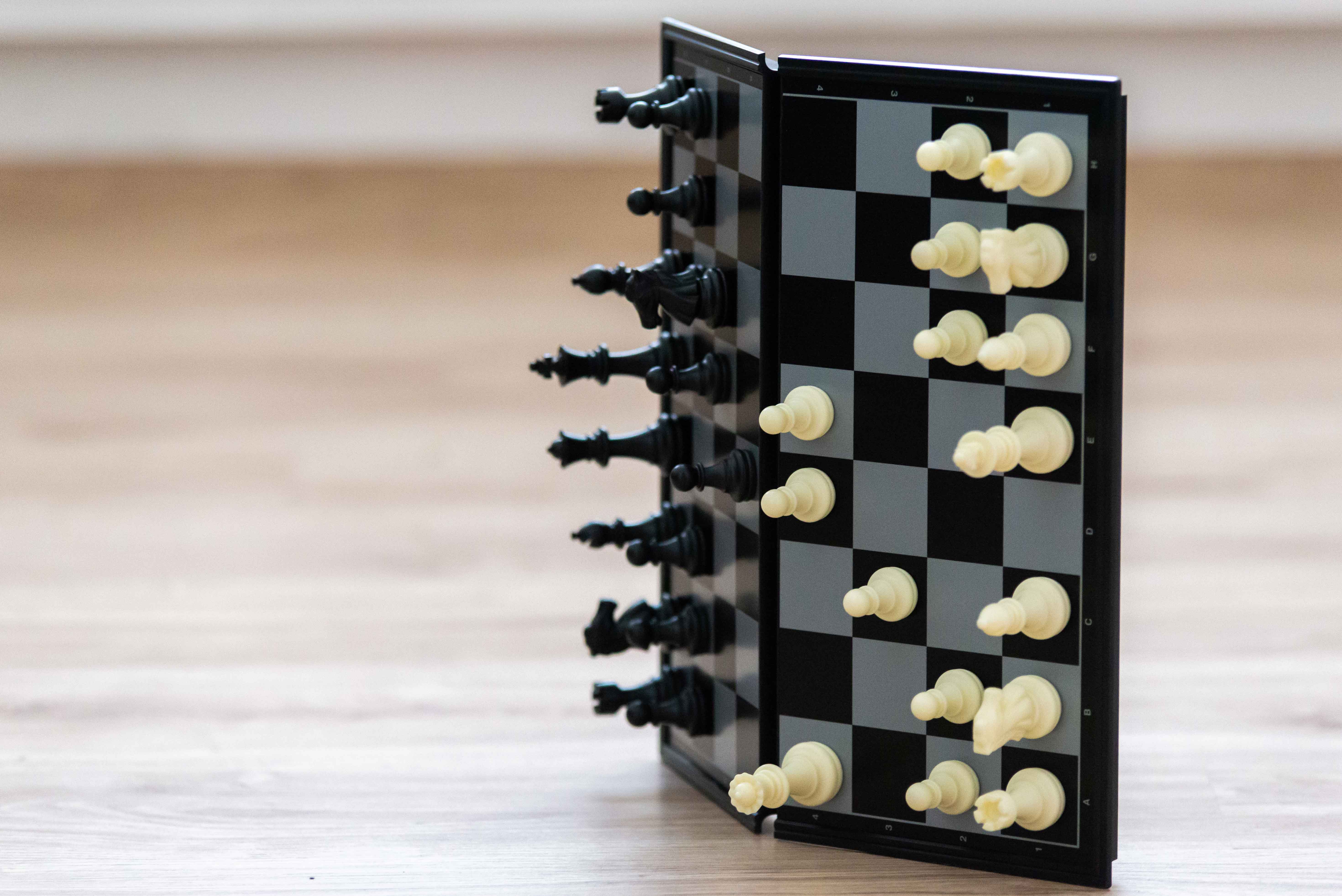 Magnetický backgammon, šachy a dáma