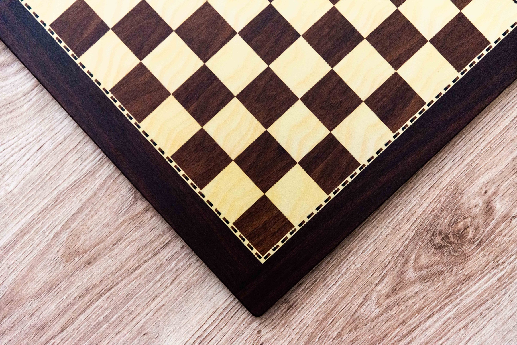 Dřevěná šachovnice LUX hnedá střední