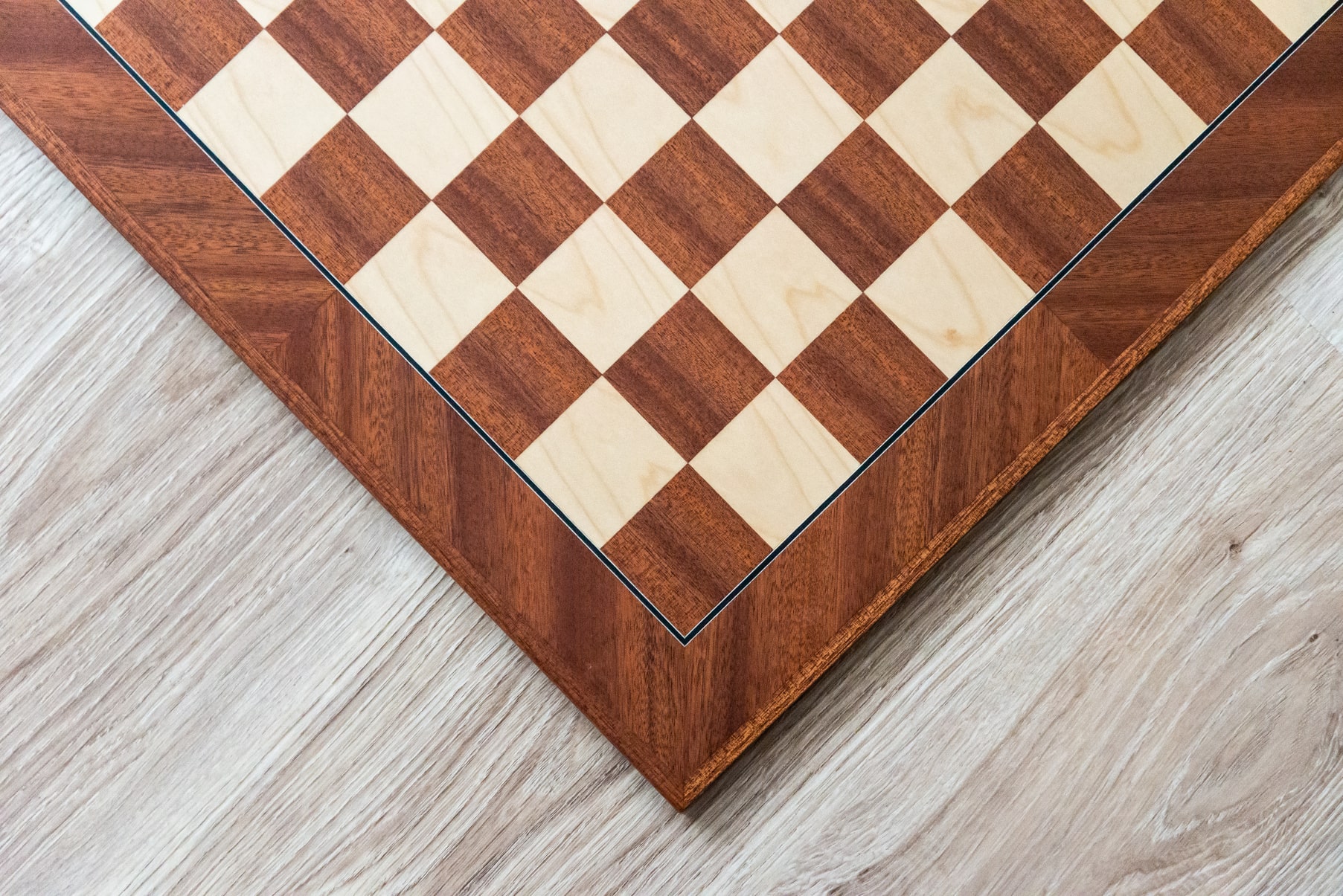 Mahagony DeLuxe diagonal šachovnice