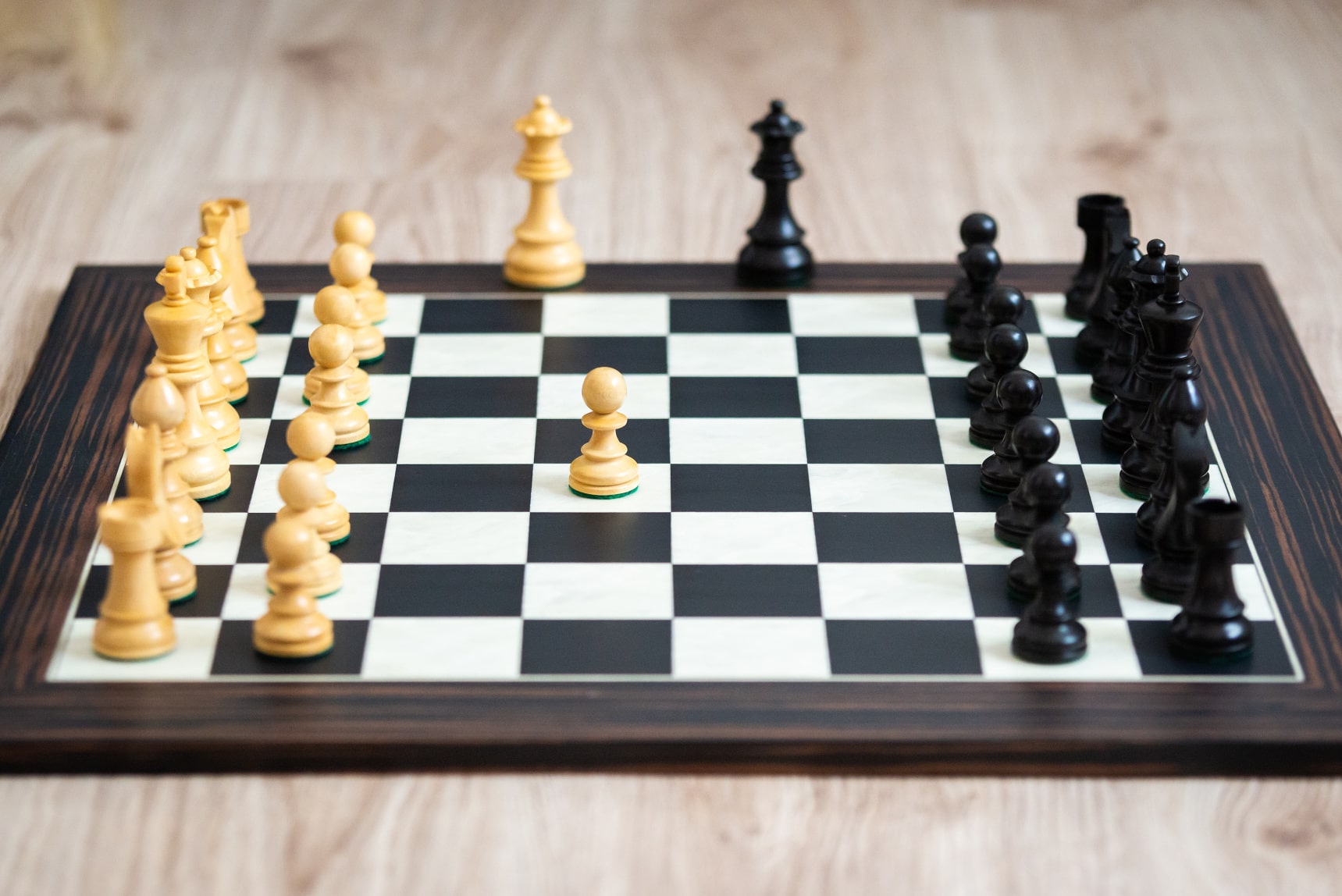 Dřevěná šachová souprava Black Ebony DeLuxe