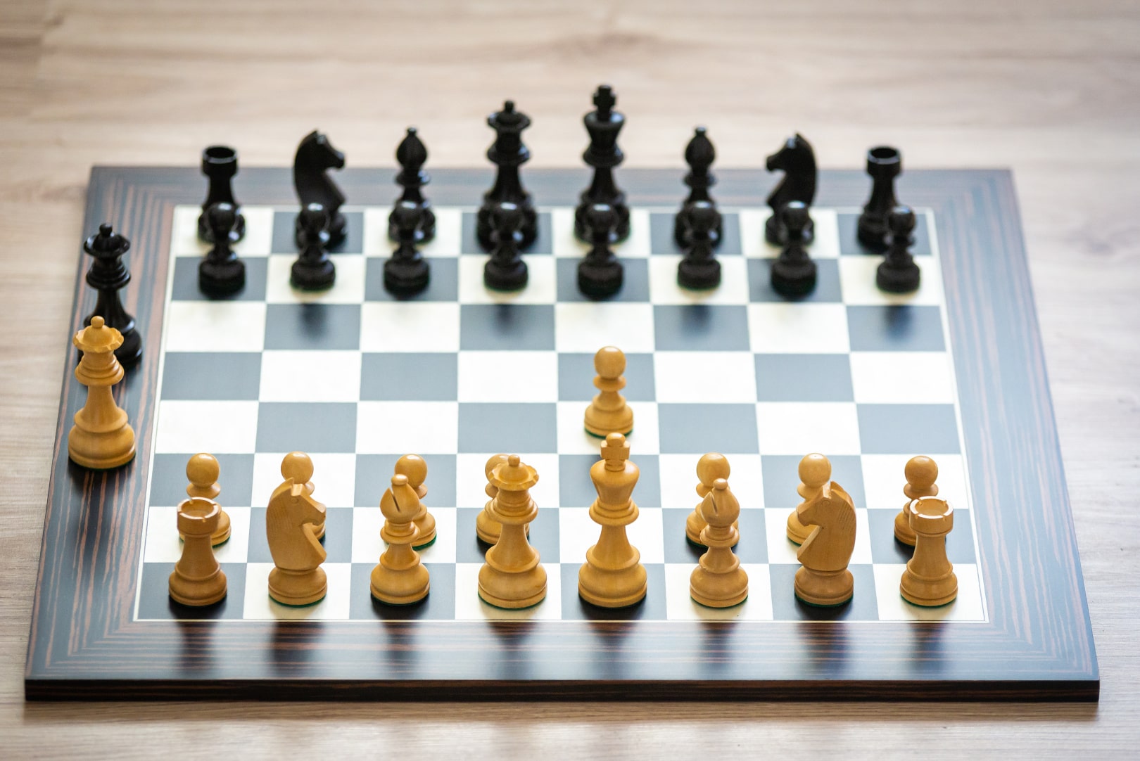 Dřevěná šachová souprava Black Ebony DeLuxe