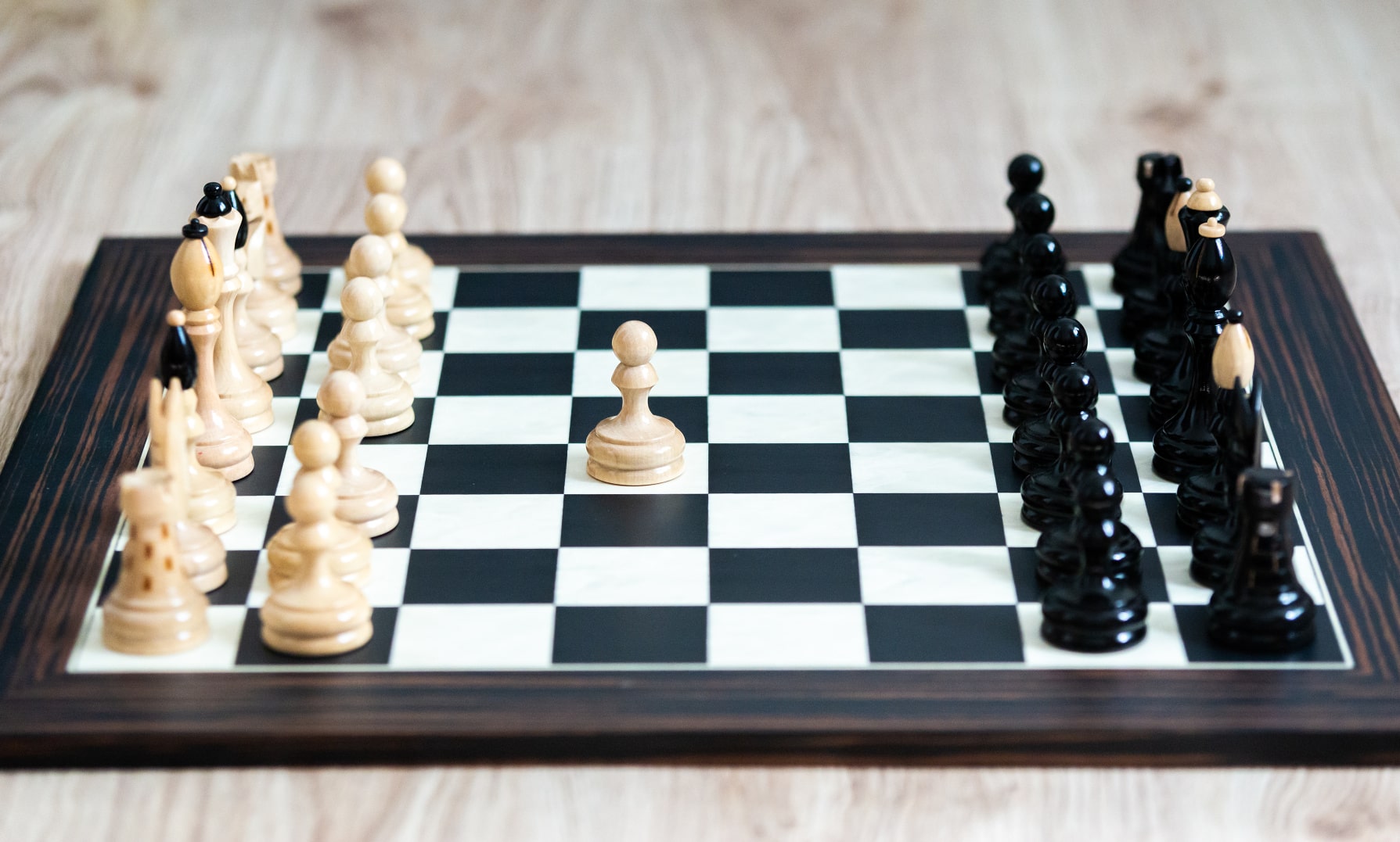 Dřevěná šachová souprava Black Ebony klubovka
