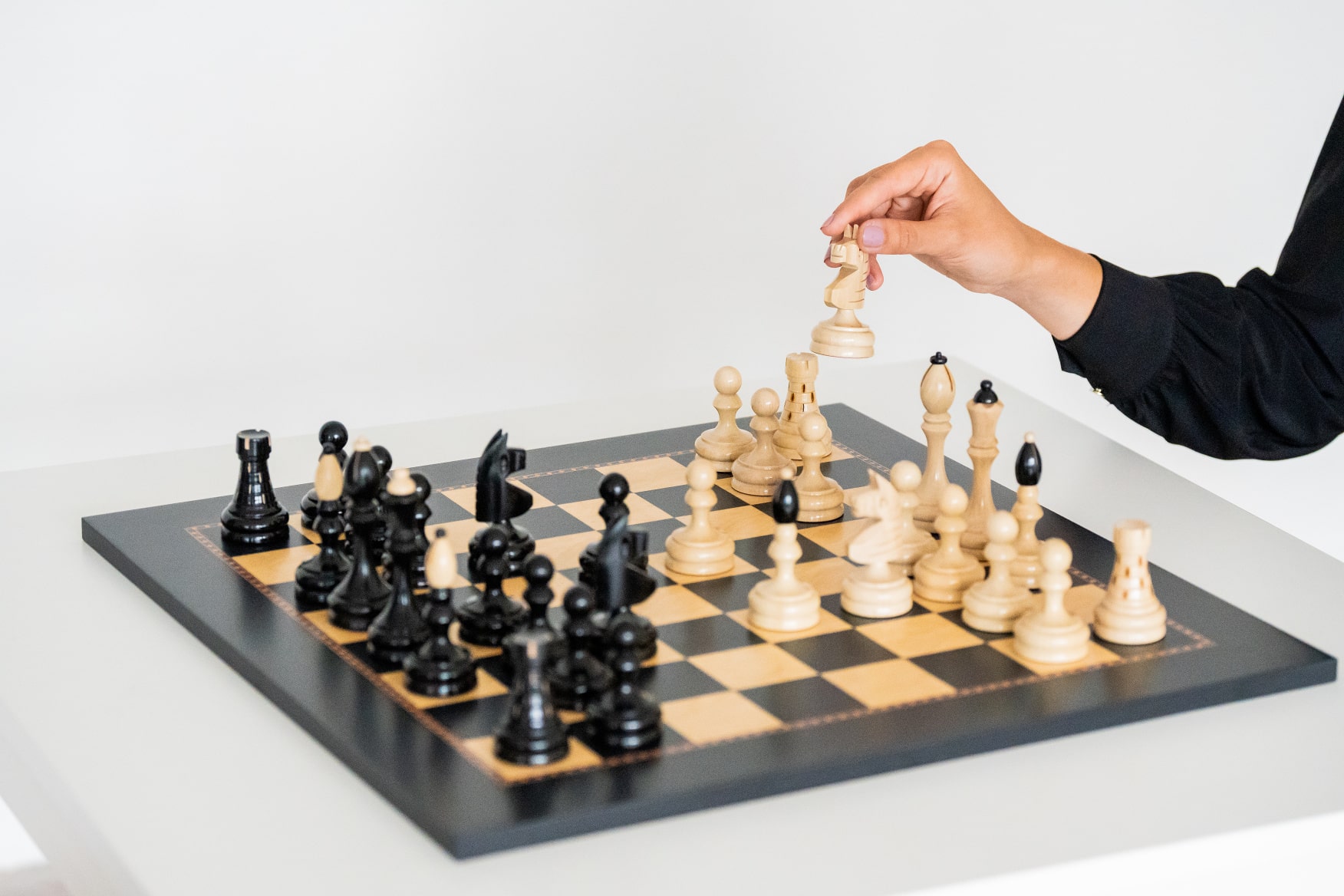 Dřevěné šachy Queen's gambit