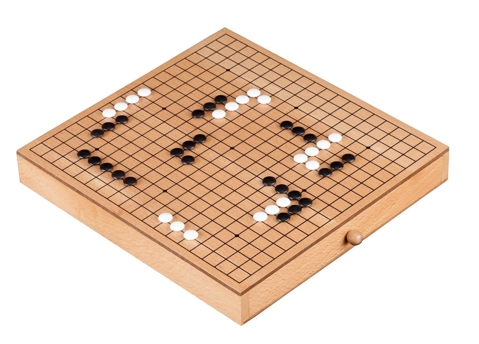 Go v drevenej krabičke