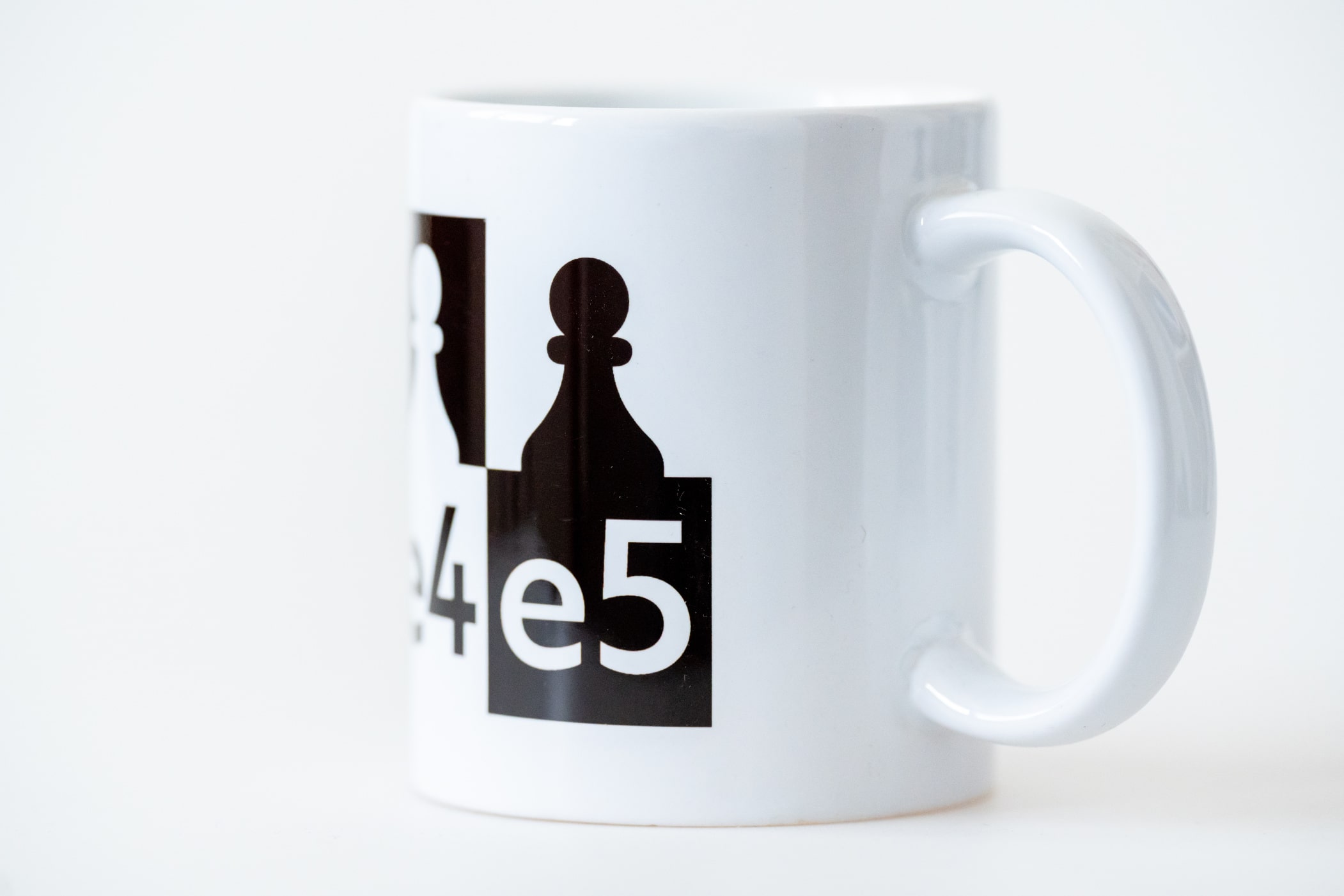 Šachový hrnček e4e5