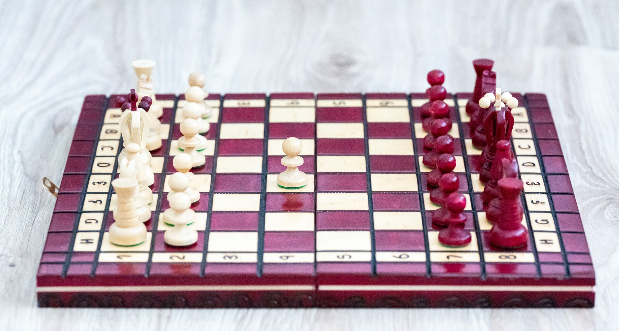 Drevené šachy Timbela červené