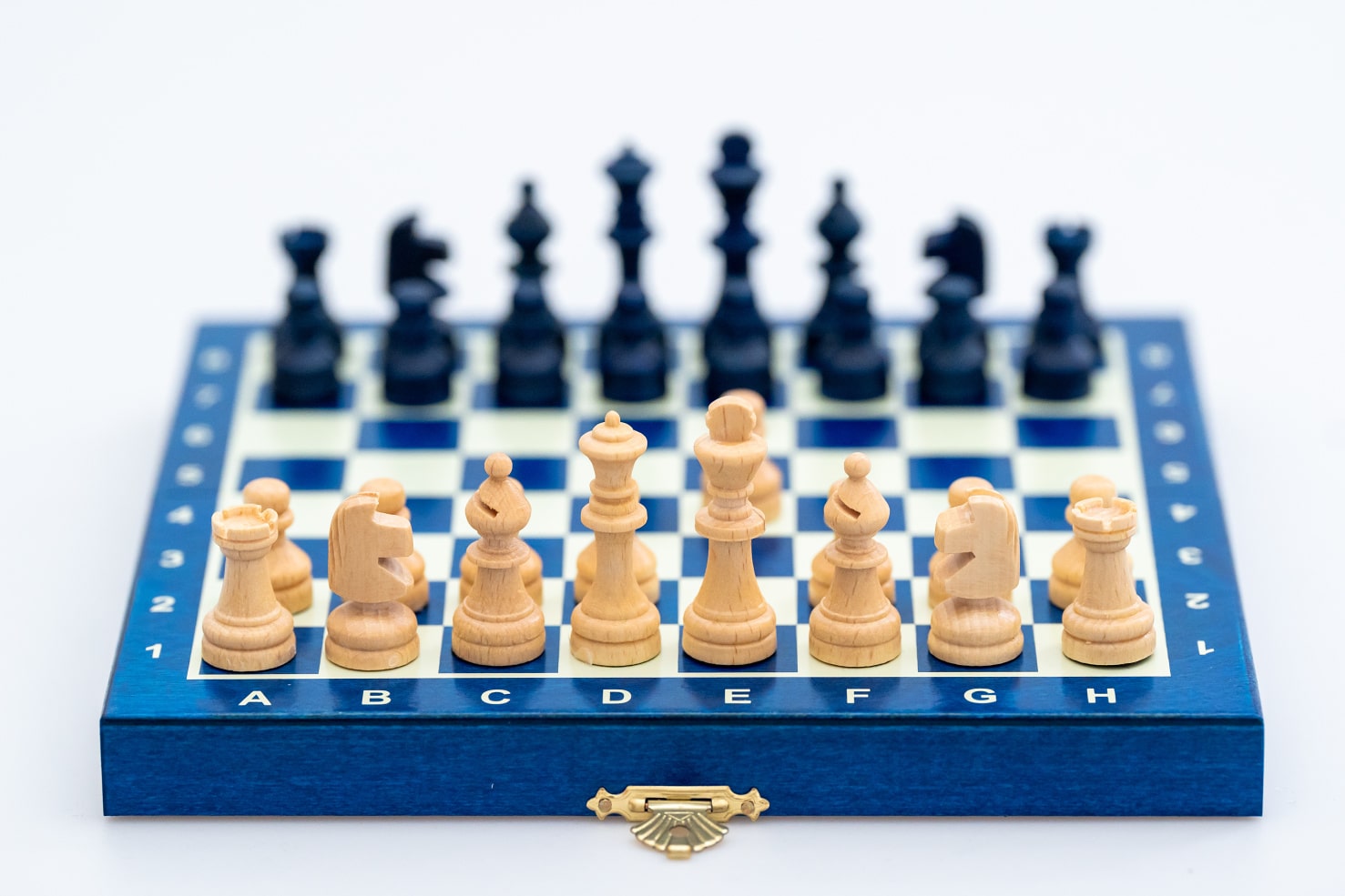 Magnetické drevené šachy mini modré