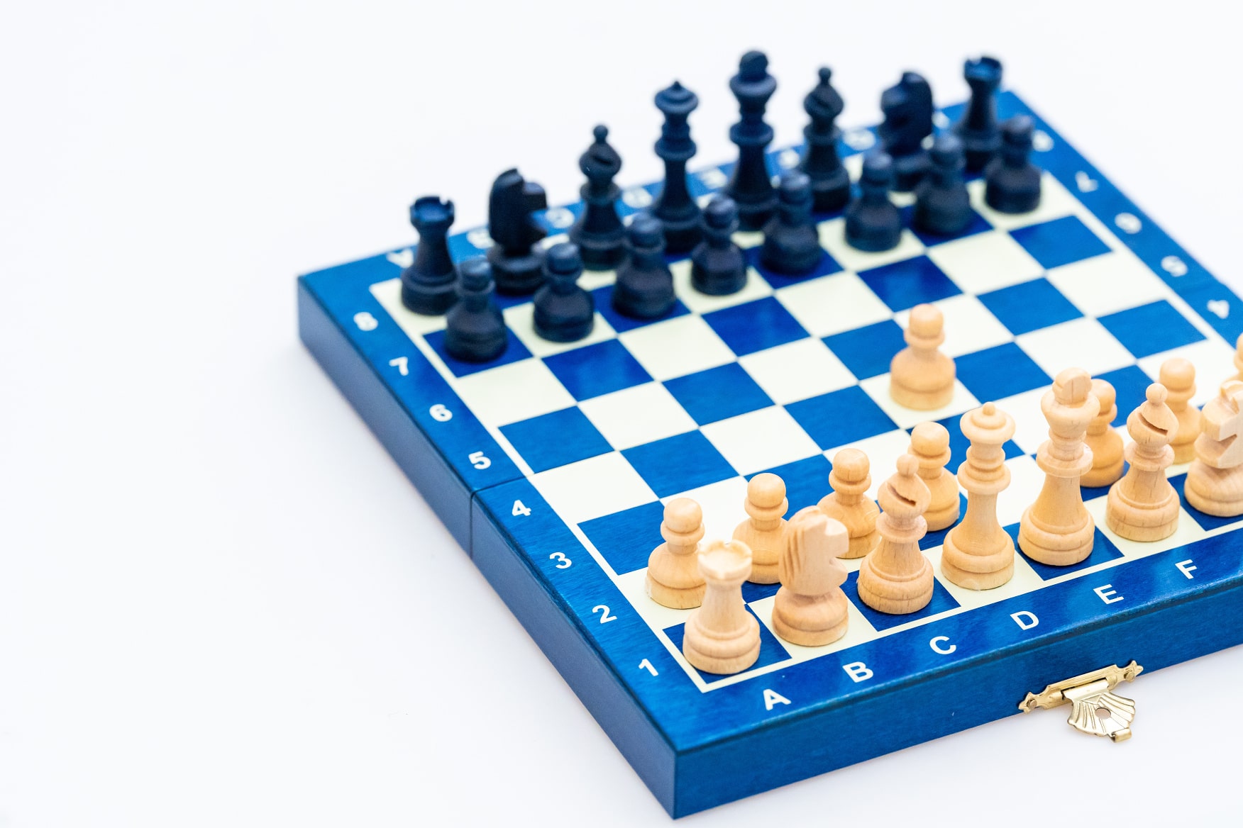 Magnetické drevené šachy mini modré