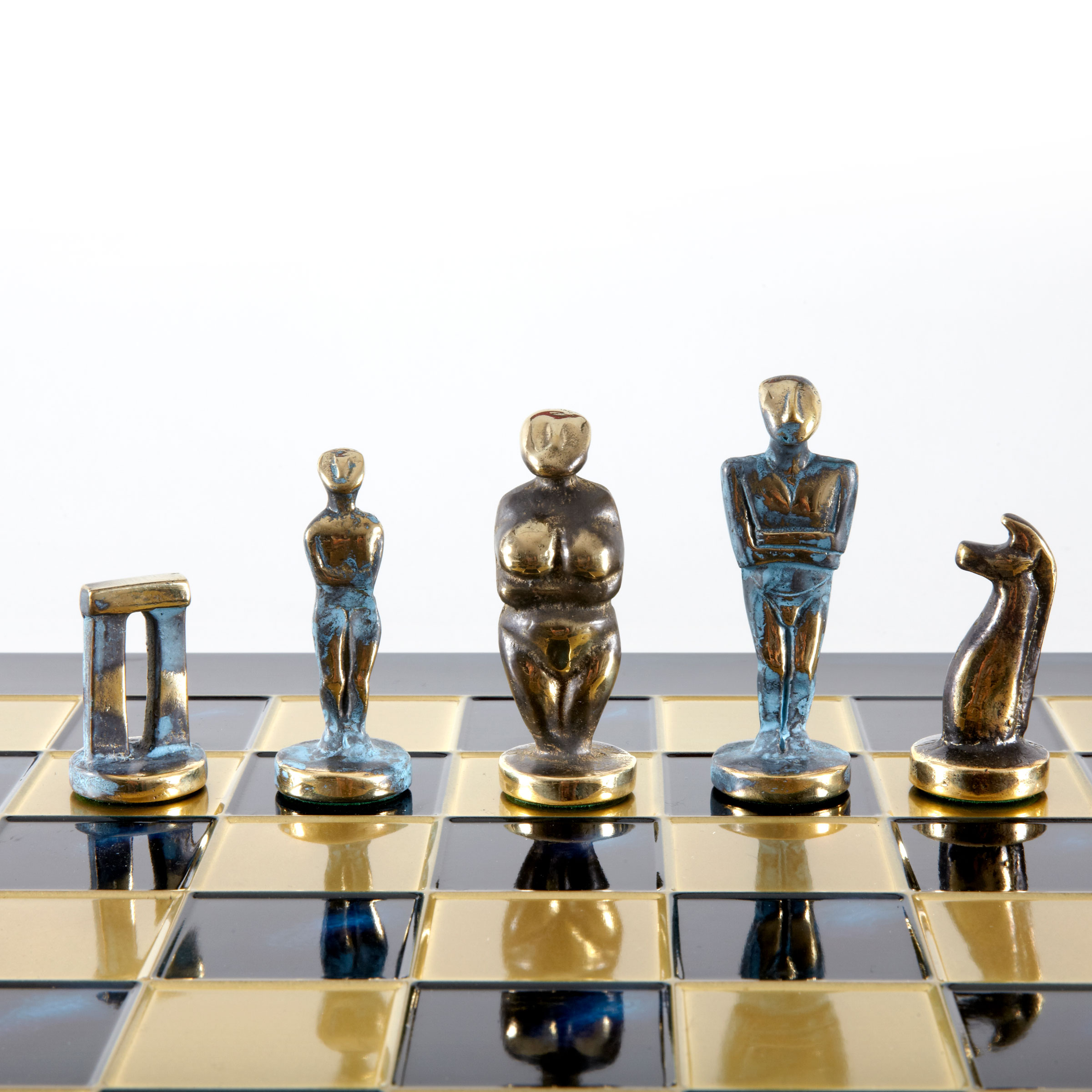 Umelecká šachová súprava inšpirovaná Kykladami