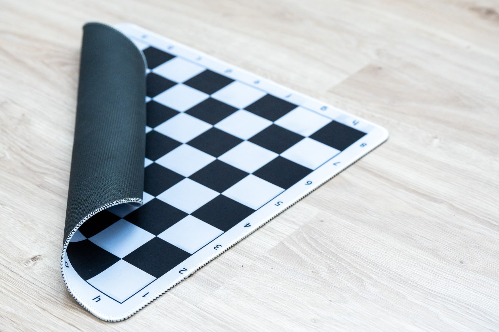Šachovnica Mouse Pad čierna stredná