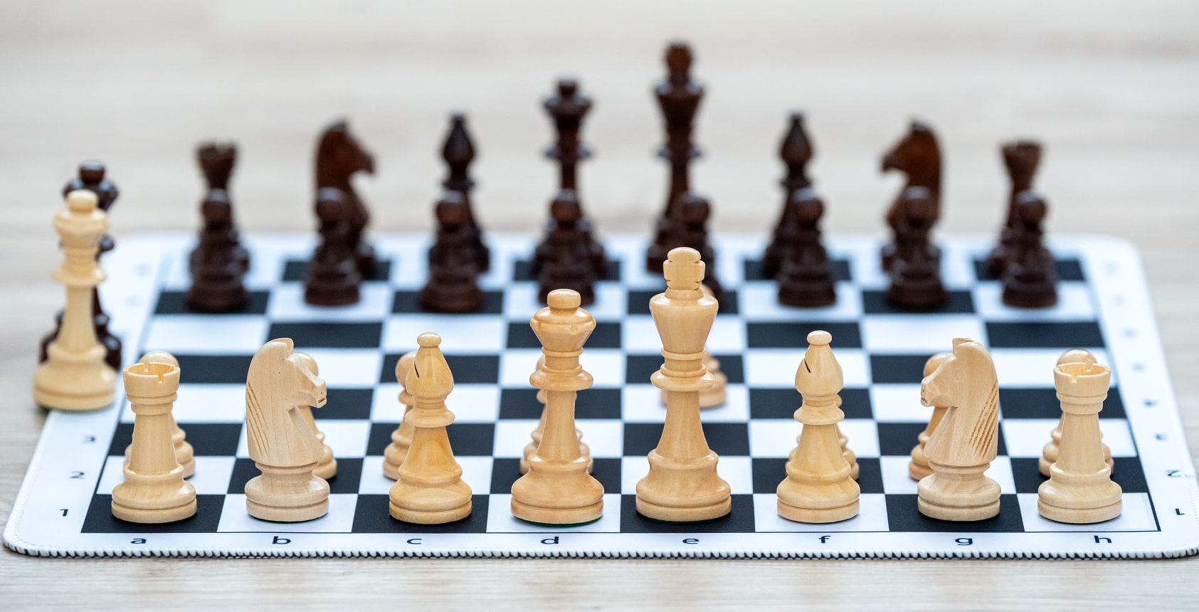 Drevené šachy Staunton Glaze