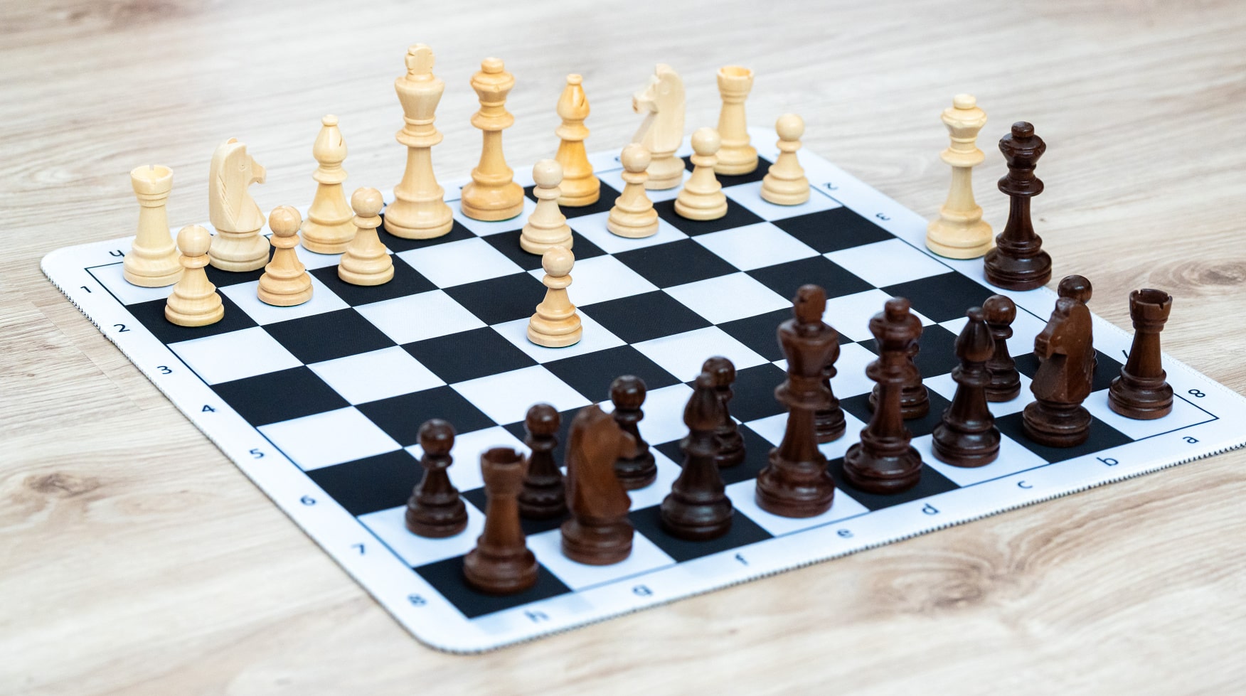 Drevené šachy Staunton Glaze