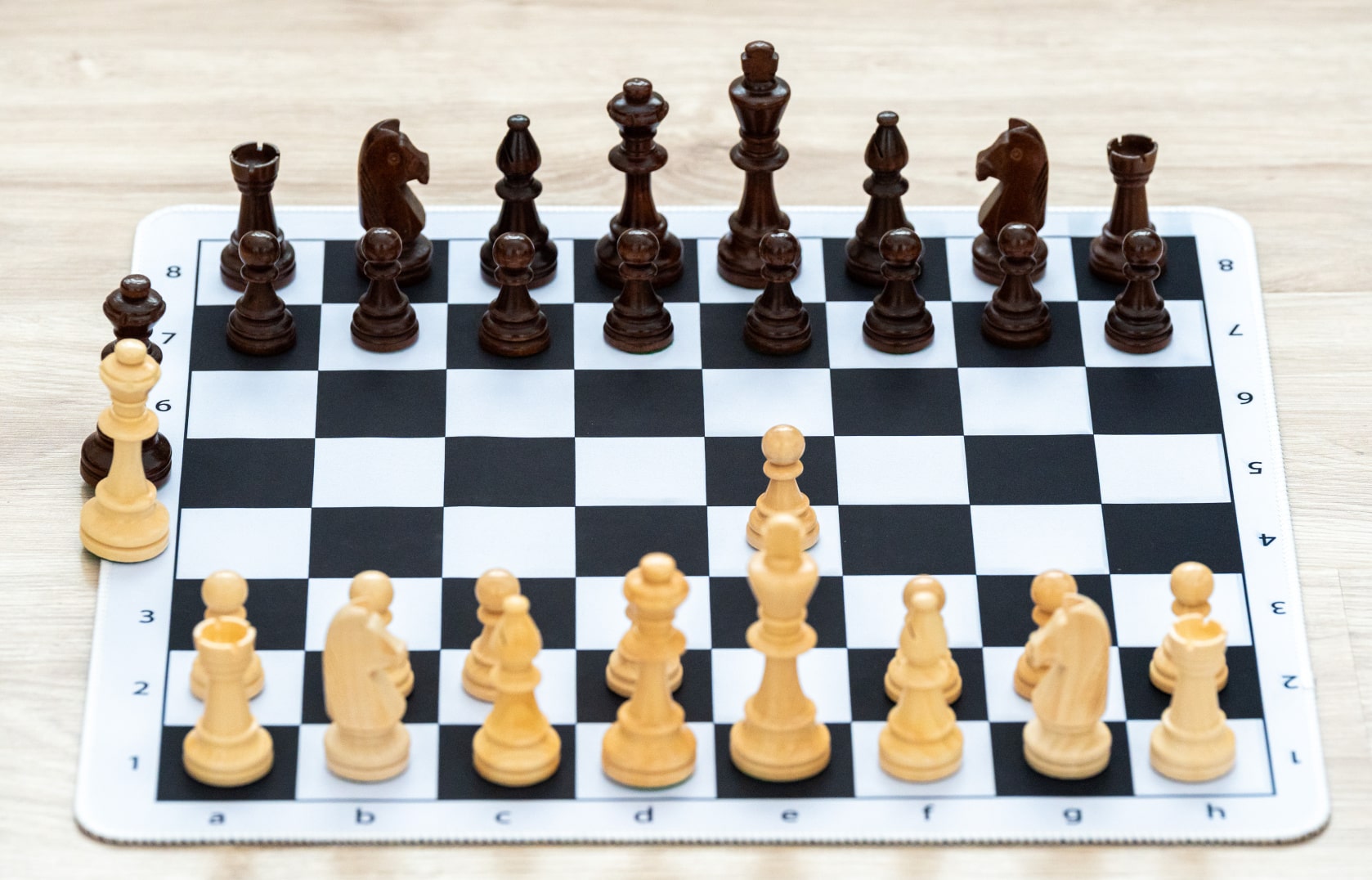 Drevené šachy Staunton Glaze