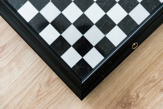 Šachovnica predstavuje pre šachistu rovnaký priestor, ako pre maliara plátno.🎨 Na šachovnicu človek premieta svoje...