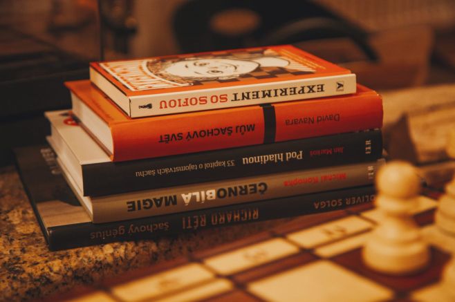 Ako sa zlepšiť v šachu? 📚 Pokiaľ to myslíte so šachom seriózne, šachovú knižku nájdete v knižnici začiatočníka až po...